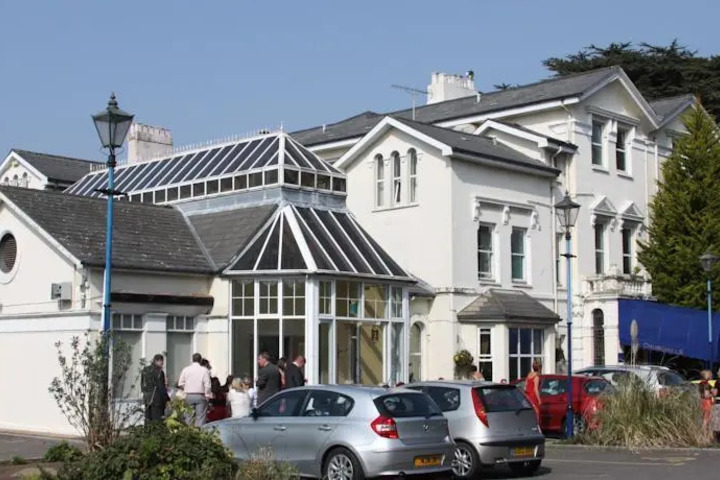 CHURCHILLS HOTEL