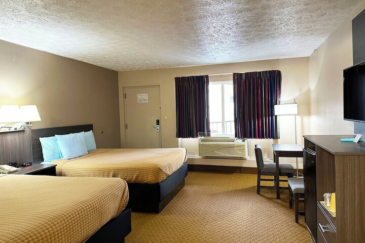 2 Queen Beds (1 of 27)