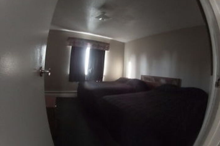 Room 9 of 35