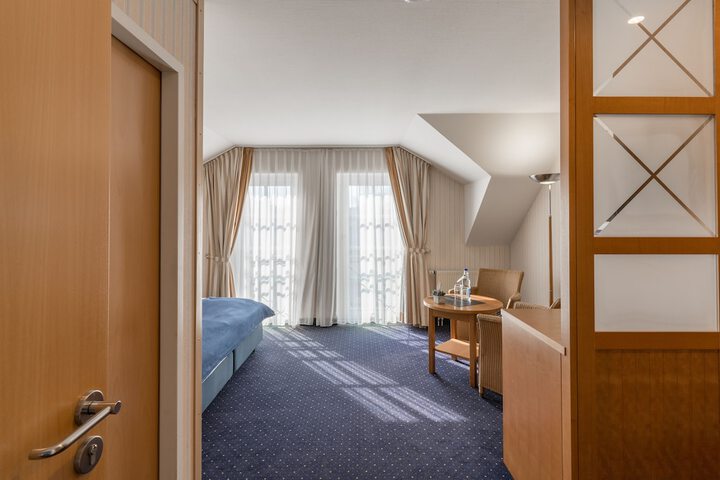 Room 6 of 34