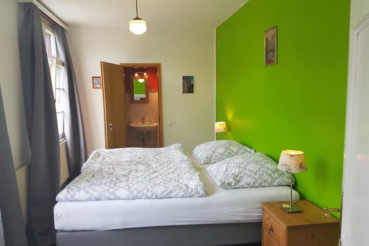 Room 27 of 61