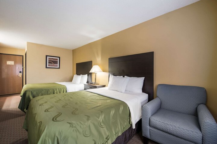 2 Double Beds (4 of 5)