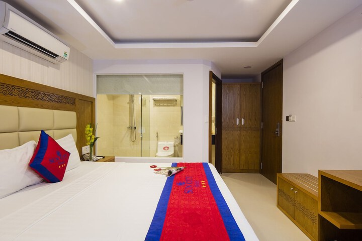Room 10 of 28