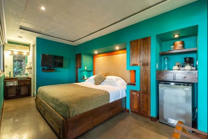 Room 15 of 84