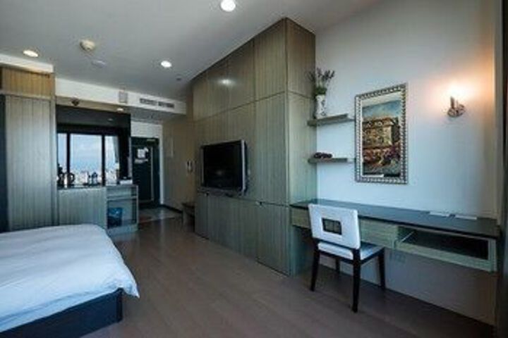 Room 4 of 24