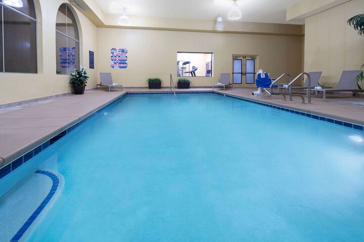 Pool 21 of 32