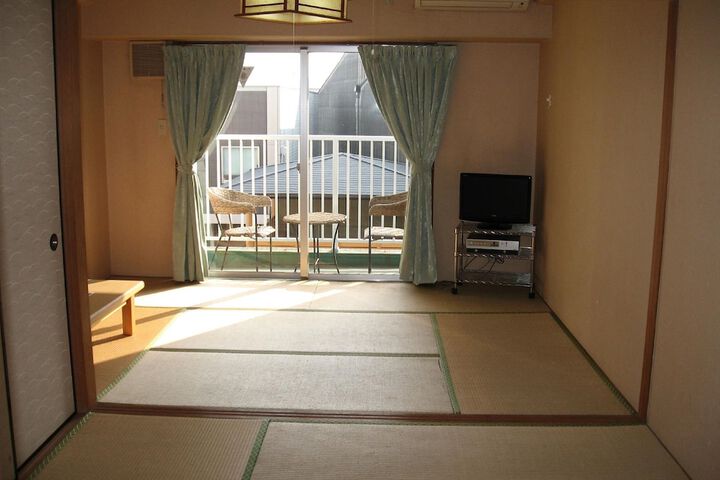 Room 6 of 51