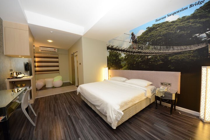 Room 9 of 34