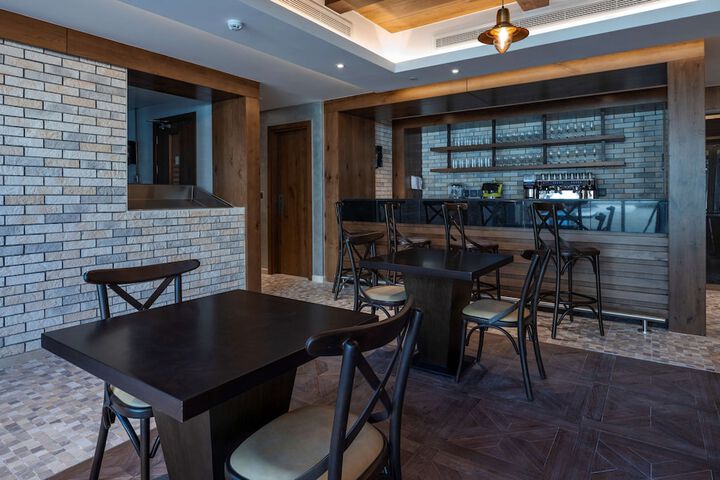 Lounge 178 of 268