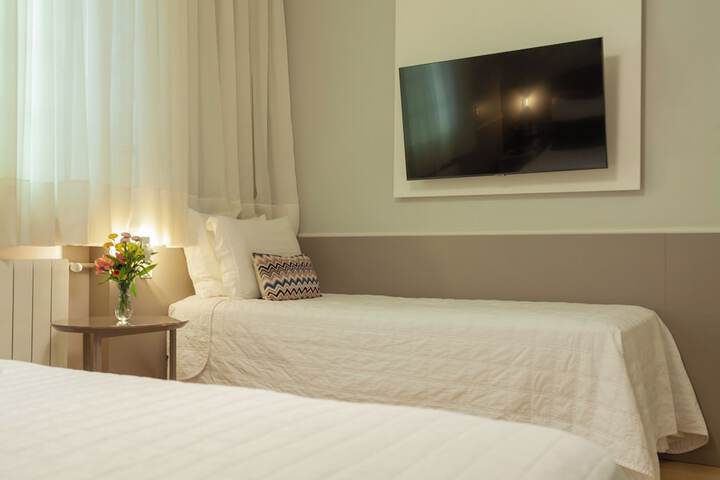 Room 42 of 110