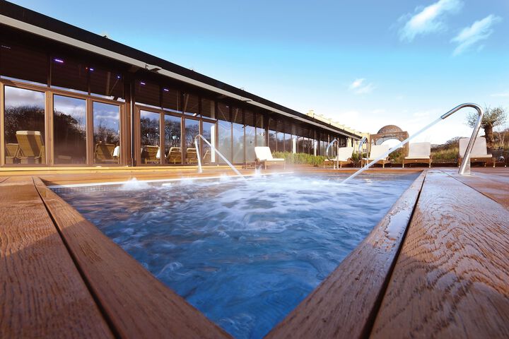 Pool 73 of 142
