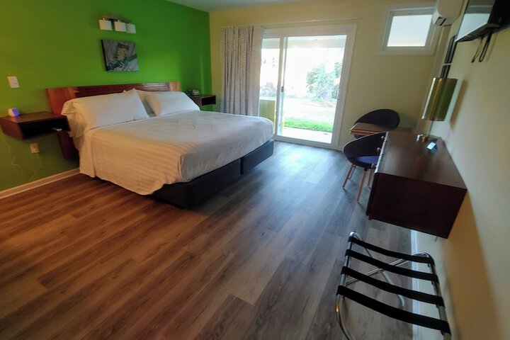 Room 6 of 17