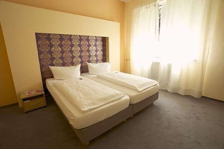 Room 18 of 33