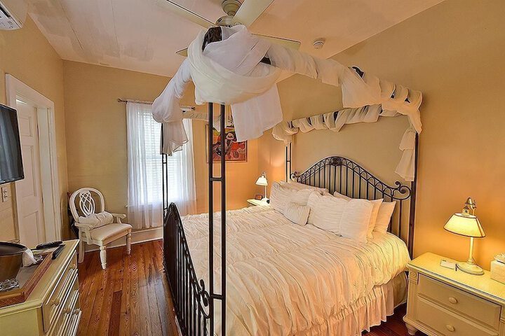 Room 47 of 171