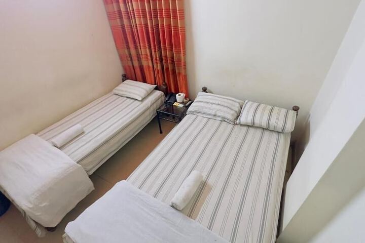 Room 4 of 20
