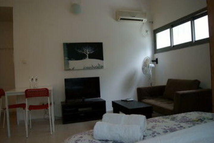 Room 100 of 133