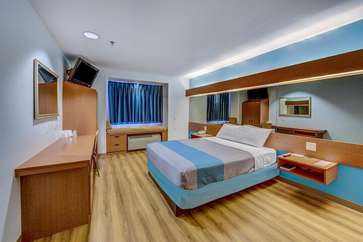 Room 15 of 26