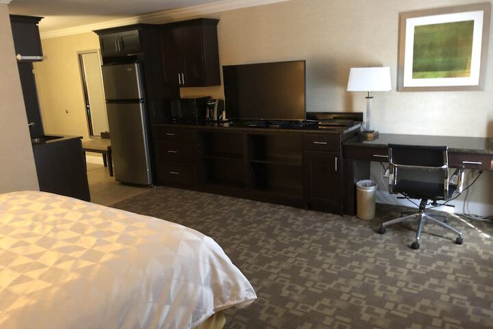 1 King Bed (8 of 16)