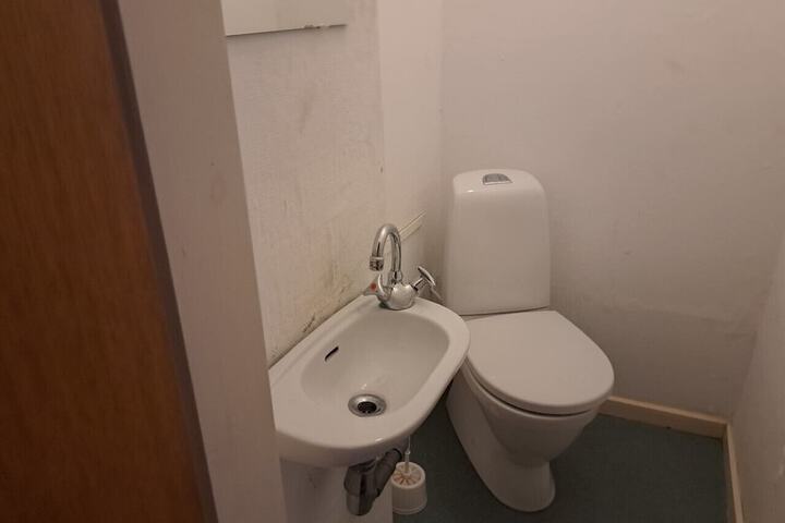 Room 7 of 8