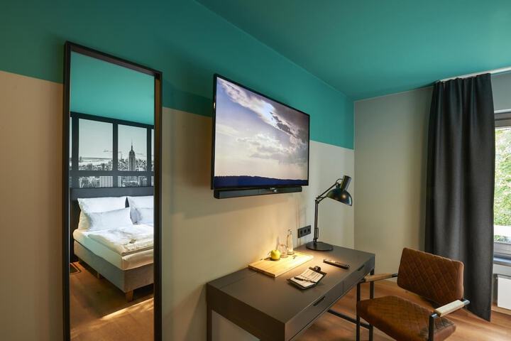 Room 8 of 32