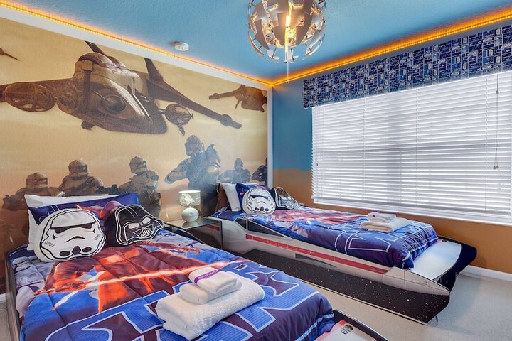 Room 215 of 710