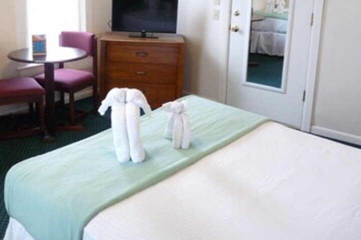 Room 25 of 102