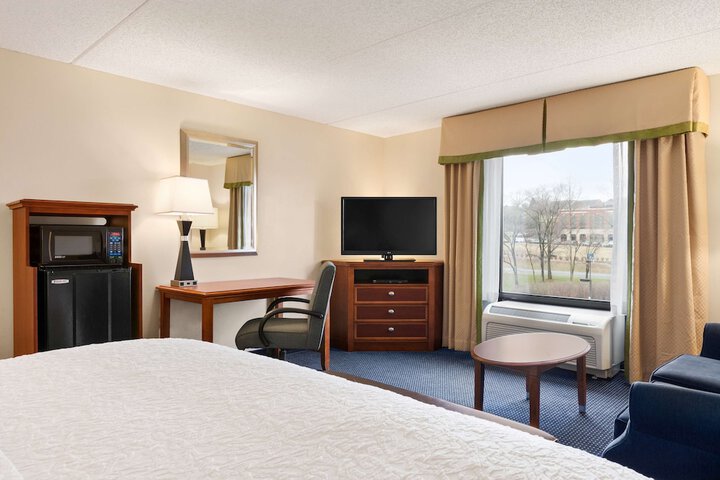 1 King Bed (4 of 12)