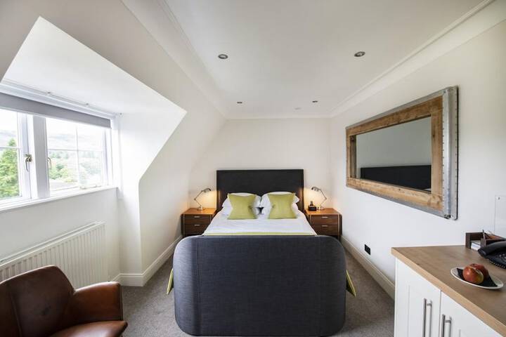 Room 7 of 48