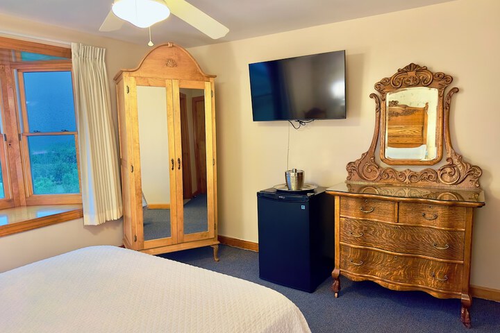 Room 25 of 100