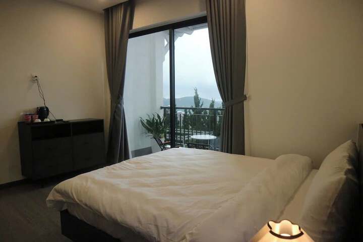 Room 4 of 43