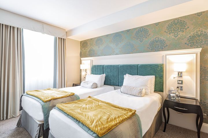 Room 34 of 106