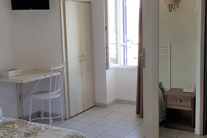 Room 6 of 34