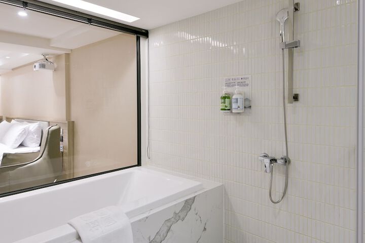 Room 105 of 145