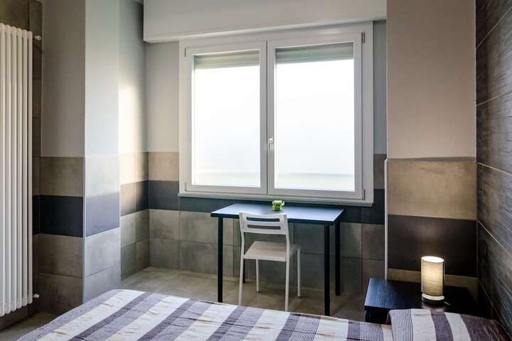 Room 14 of 102