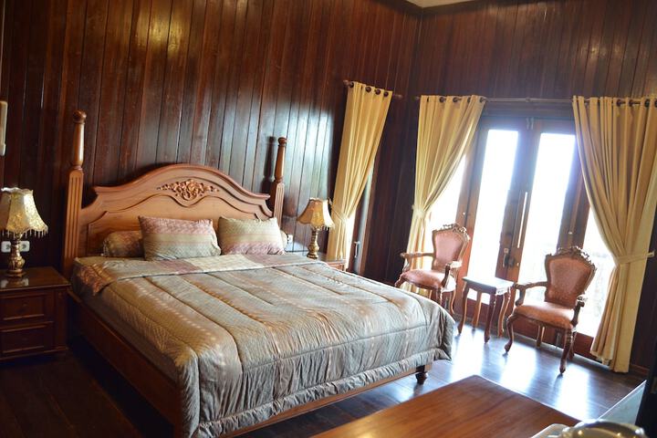 Room 8 of 54