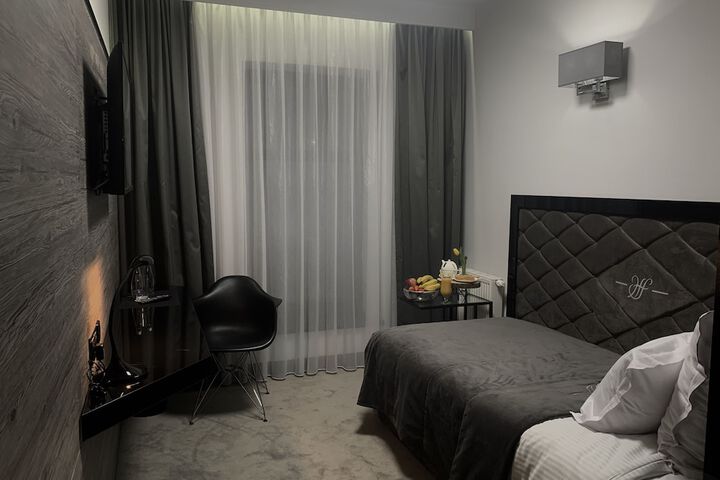 Room 13 of 32