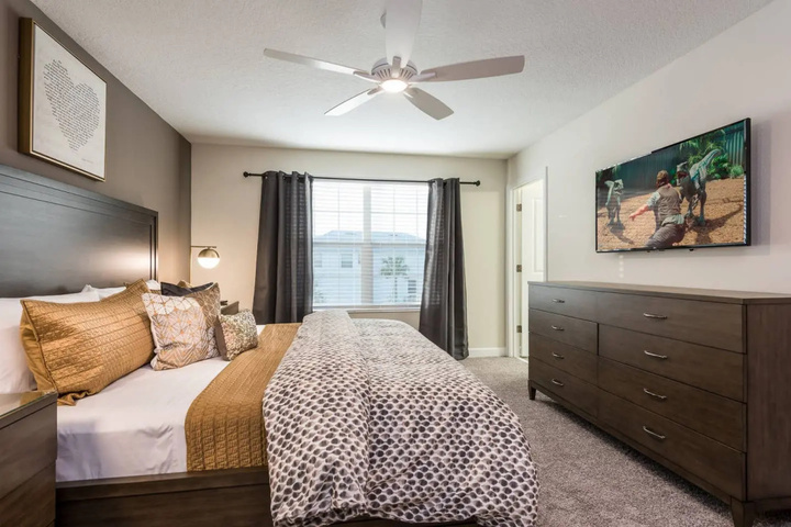 Room 6 of 24