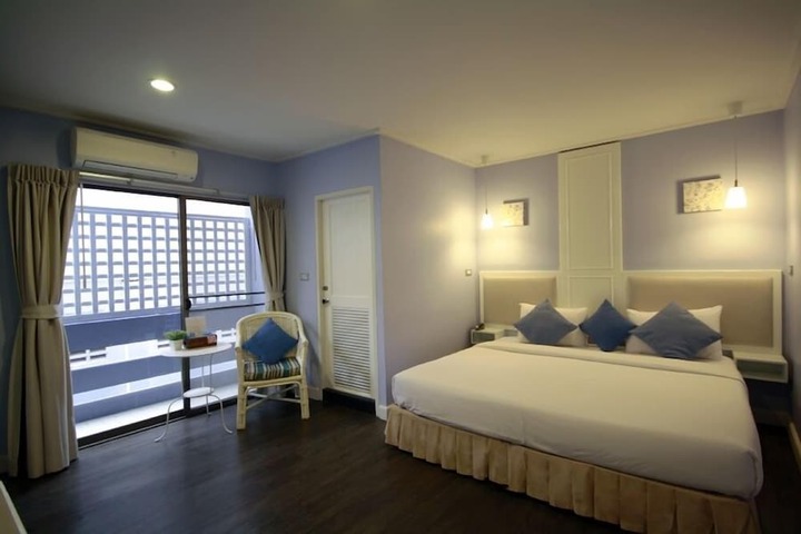 Room 9 of 30