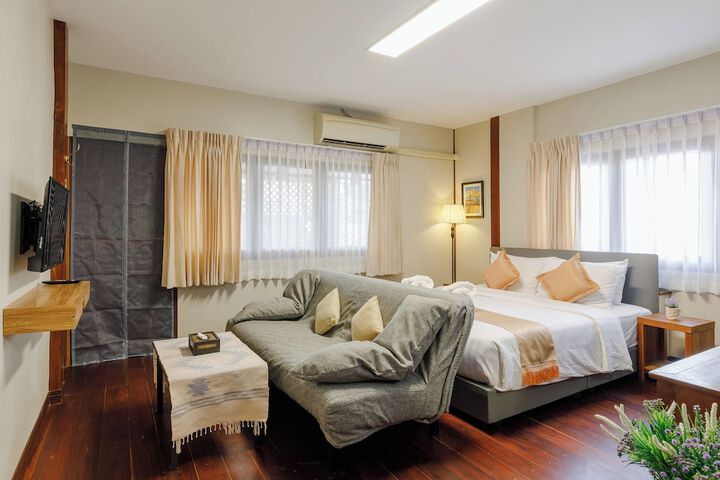 Room 35 of 193