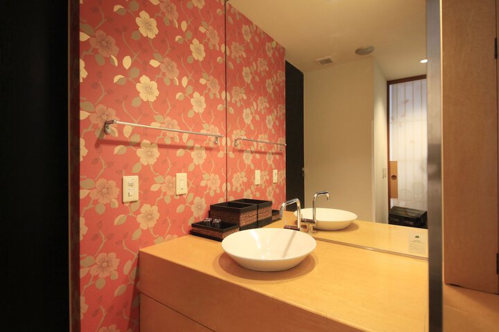 Room 28 of 115
