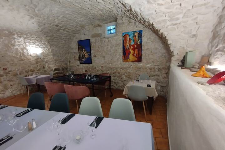 Dining 49 of 73