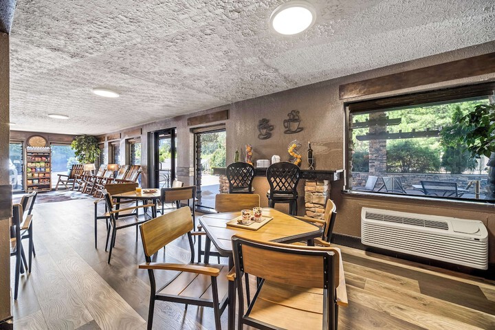 Breakfast area