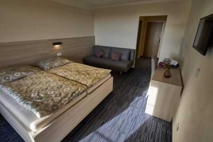 Room 12 of 43