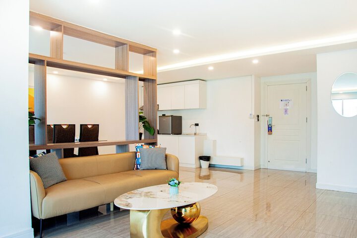 Room 52 of 168