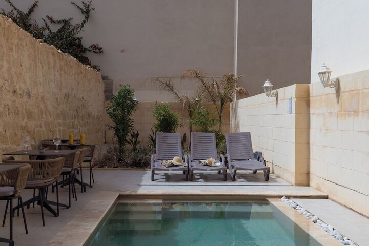 Pool 42 of 53