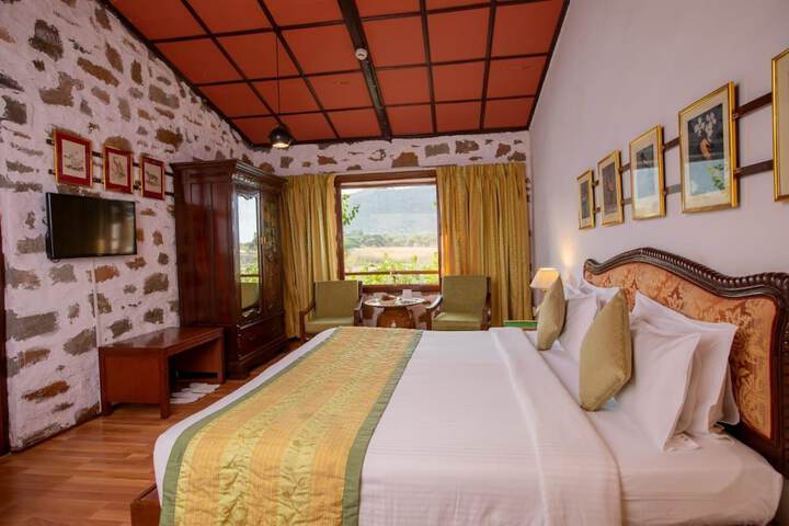 Room 3 of 44