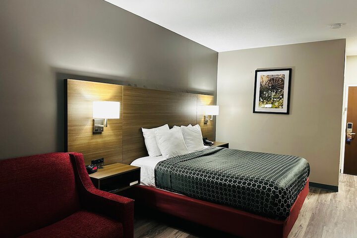 1 King Bed (3 of 13)