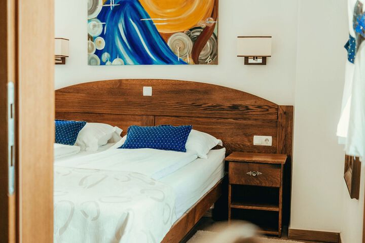 Room 27 of 106