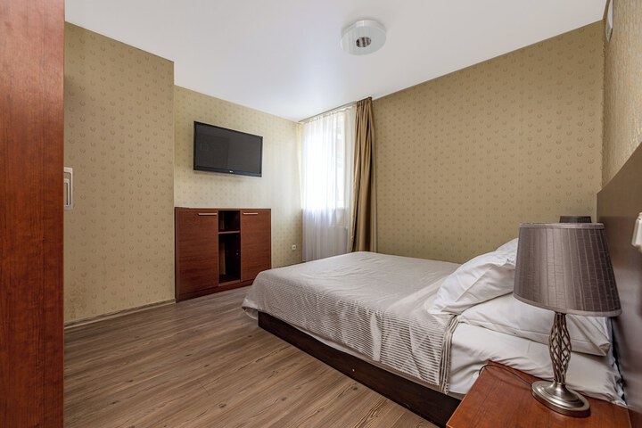 Room 34 of 214