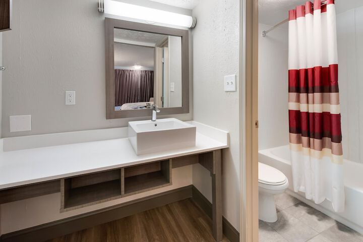 ADA Accessible Standard King (12 of 22)